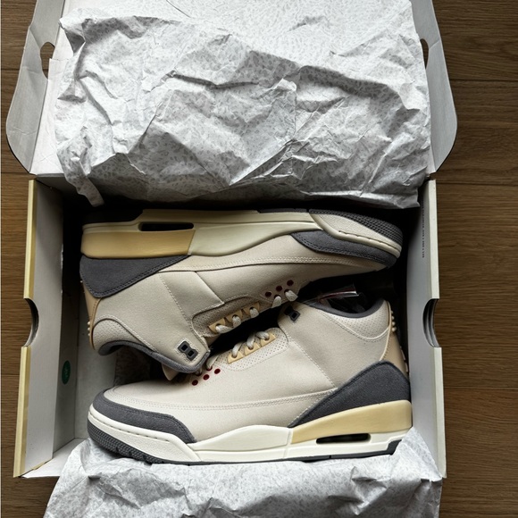 Jordan Men's Shoes - White and Grey - Picture 2 of 8